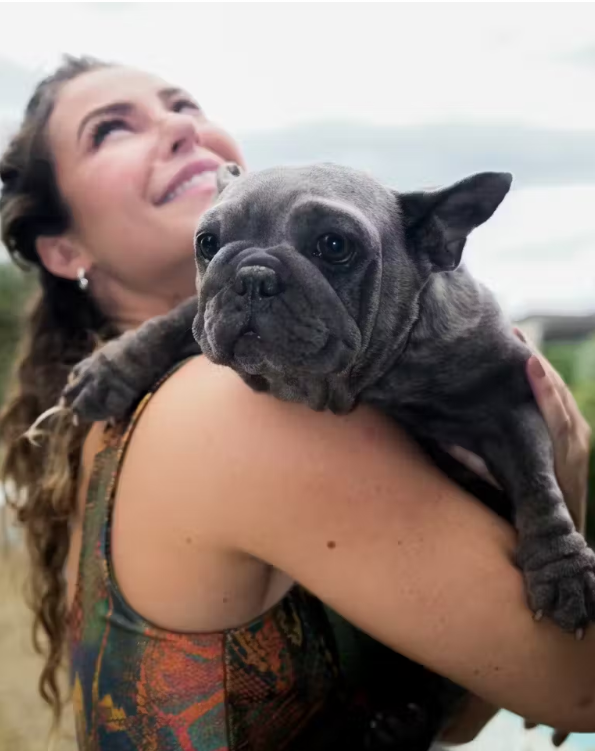 Paolla Oliveira adotou 11 gatos e 7 cachorros e pede que seguidores adotem também; “quem ganhou fui eu